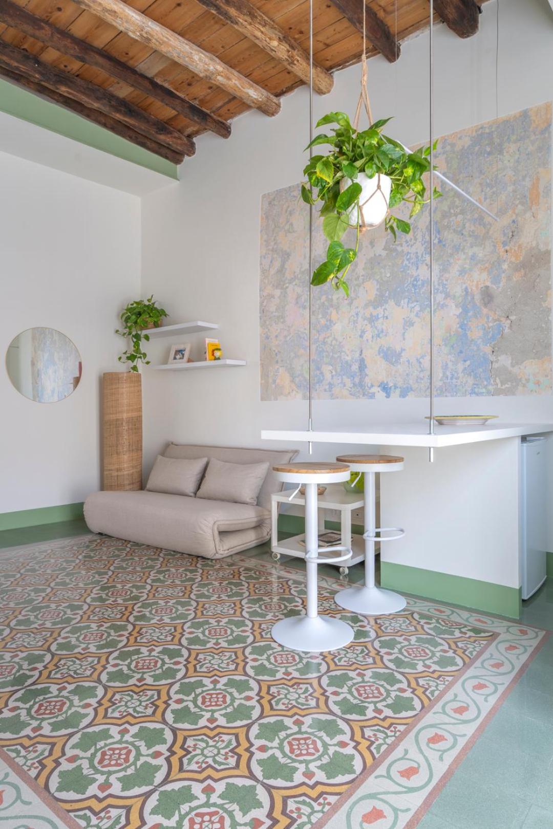 Flowery Floor & Apartment