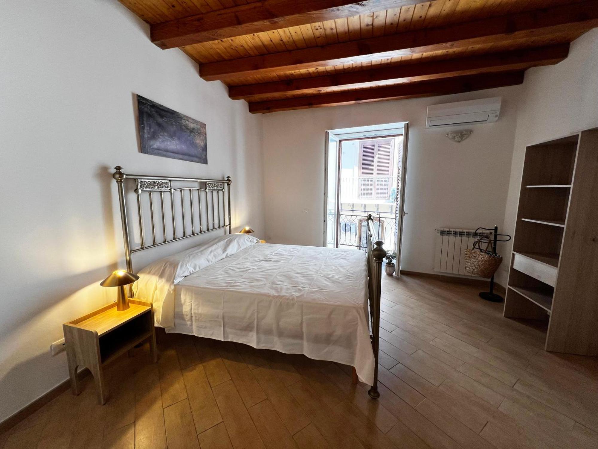 Dimora Papireto Apartment