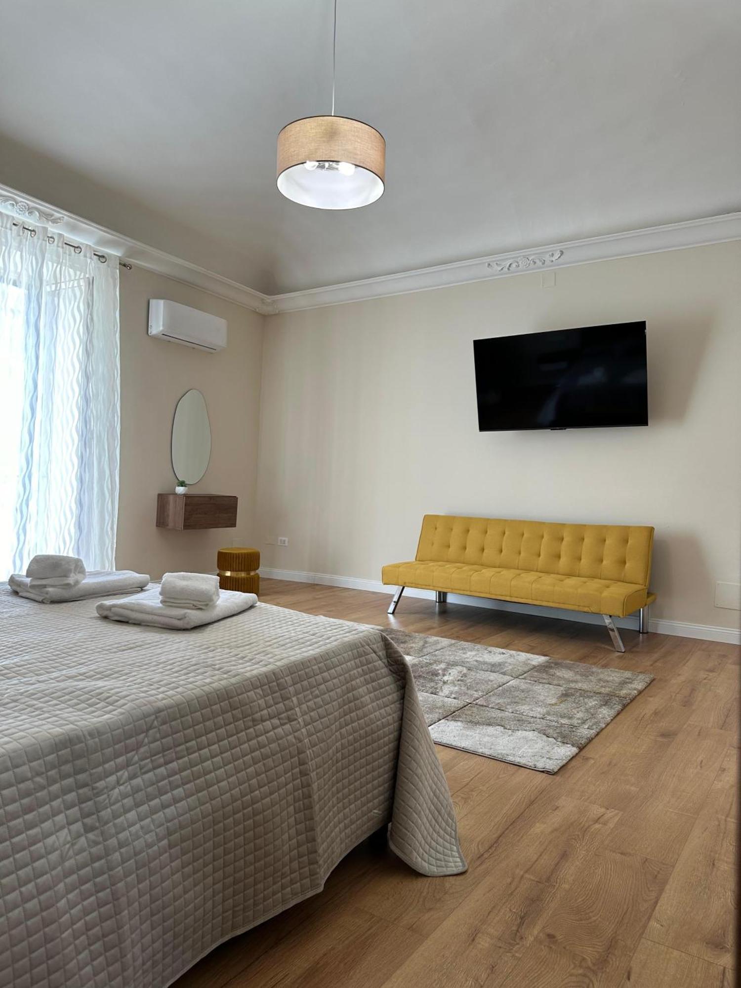Apartment Mart -