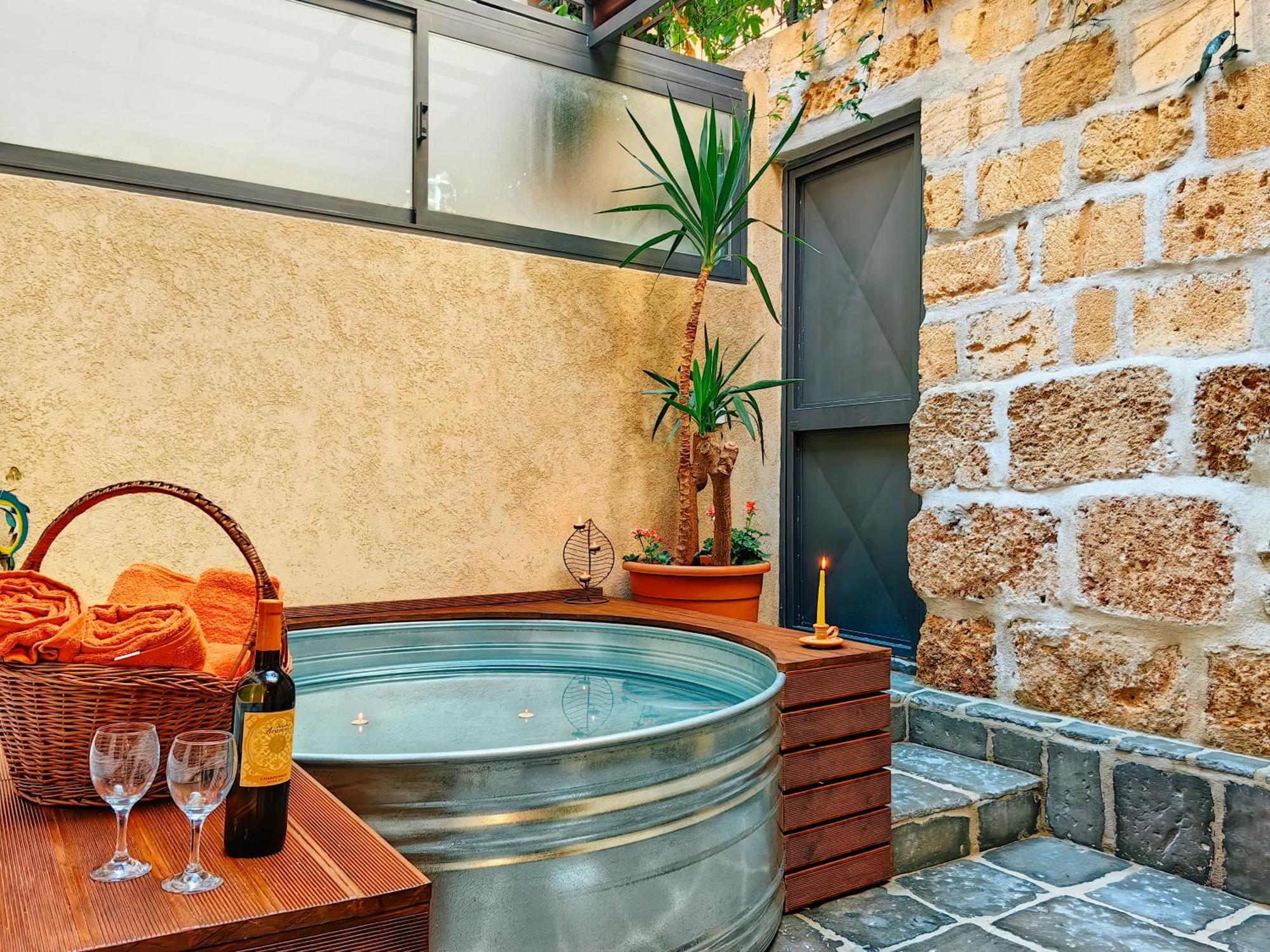 Apartamento 61, Urban Oasis With Mini Pool And Courtyard