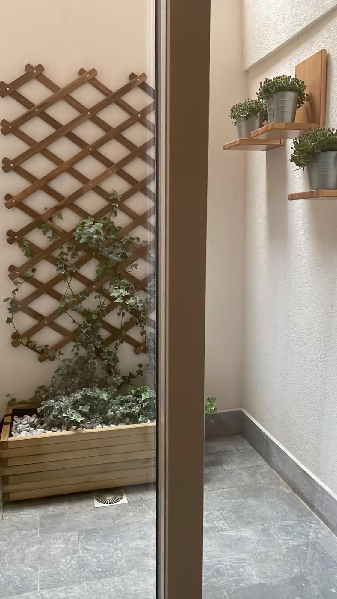 With Love, 4 Apartment