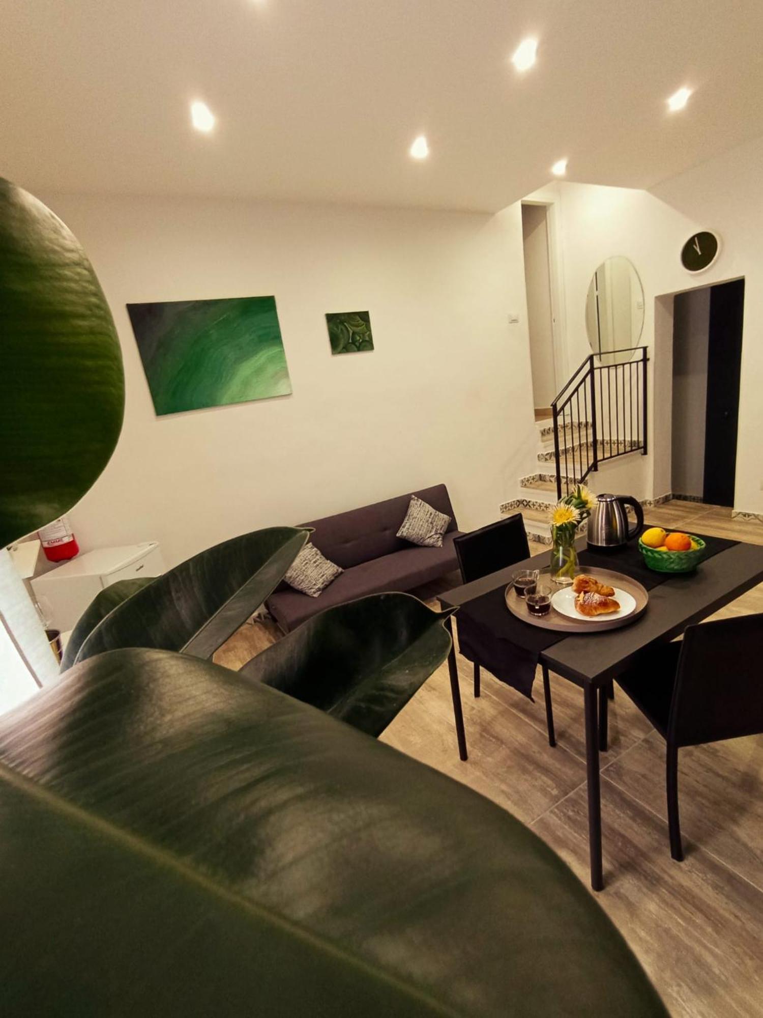 Demasiantval House *
