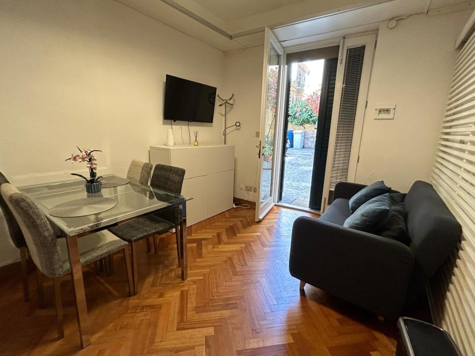 Apartment Cortile Caravello 8