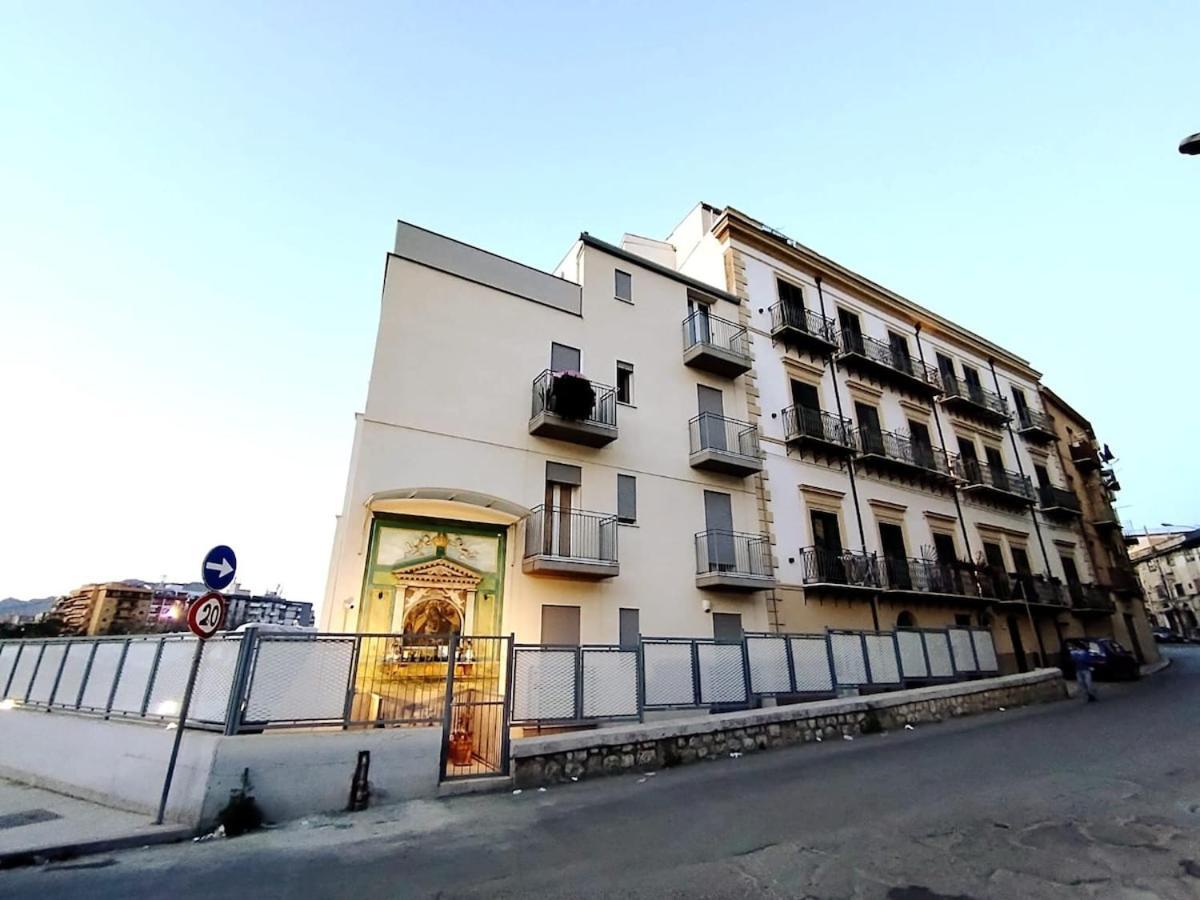 Qasa With Terrace, Center Apartment *