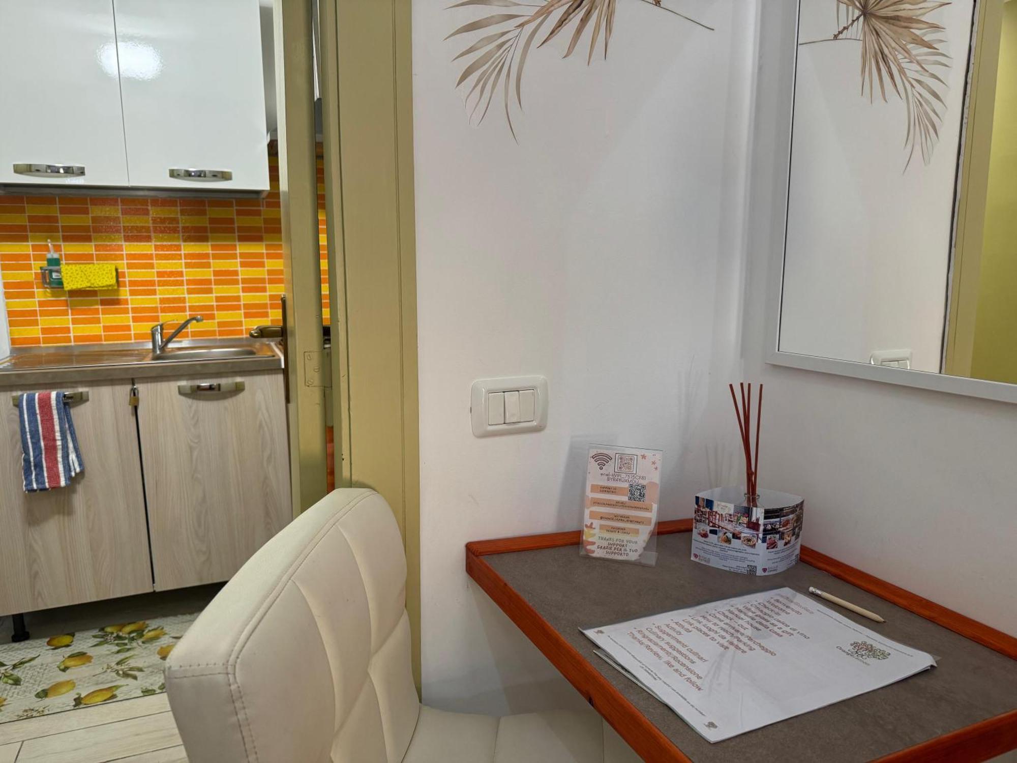 Orange Lemon Center Apartment *