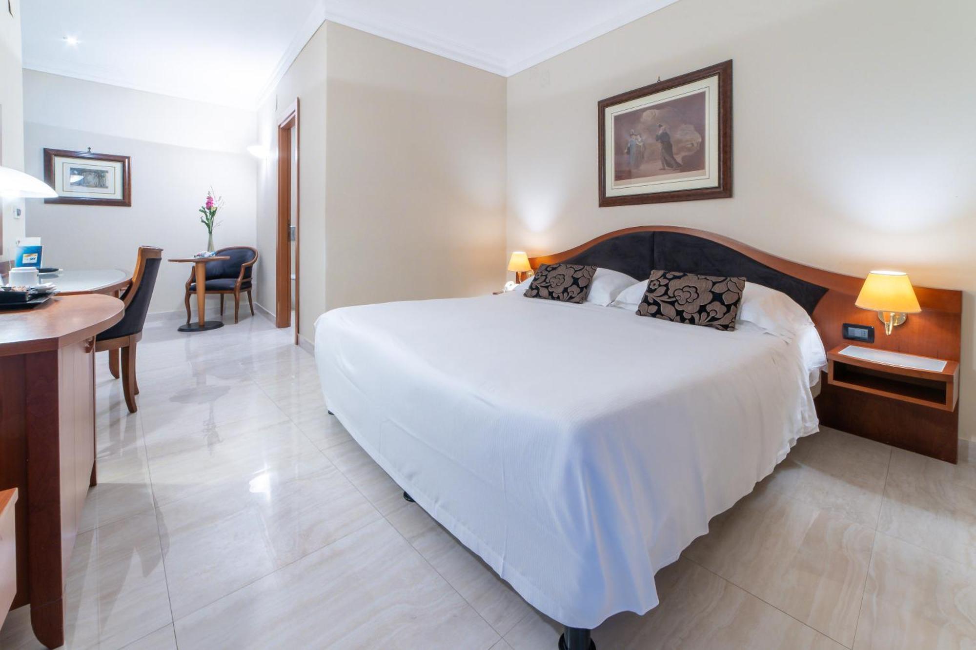 Massimo Plaza Hotel 4*
