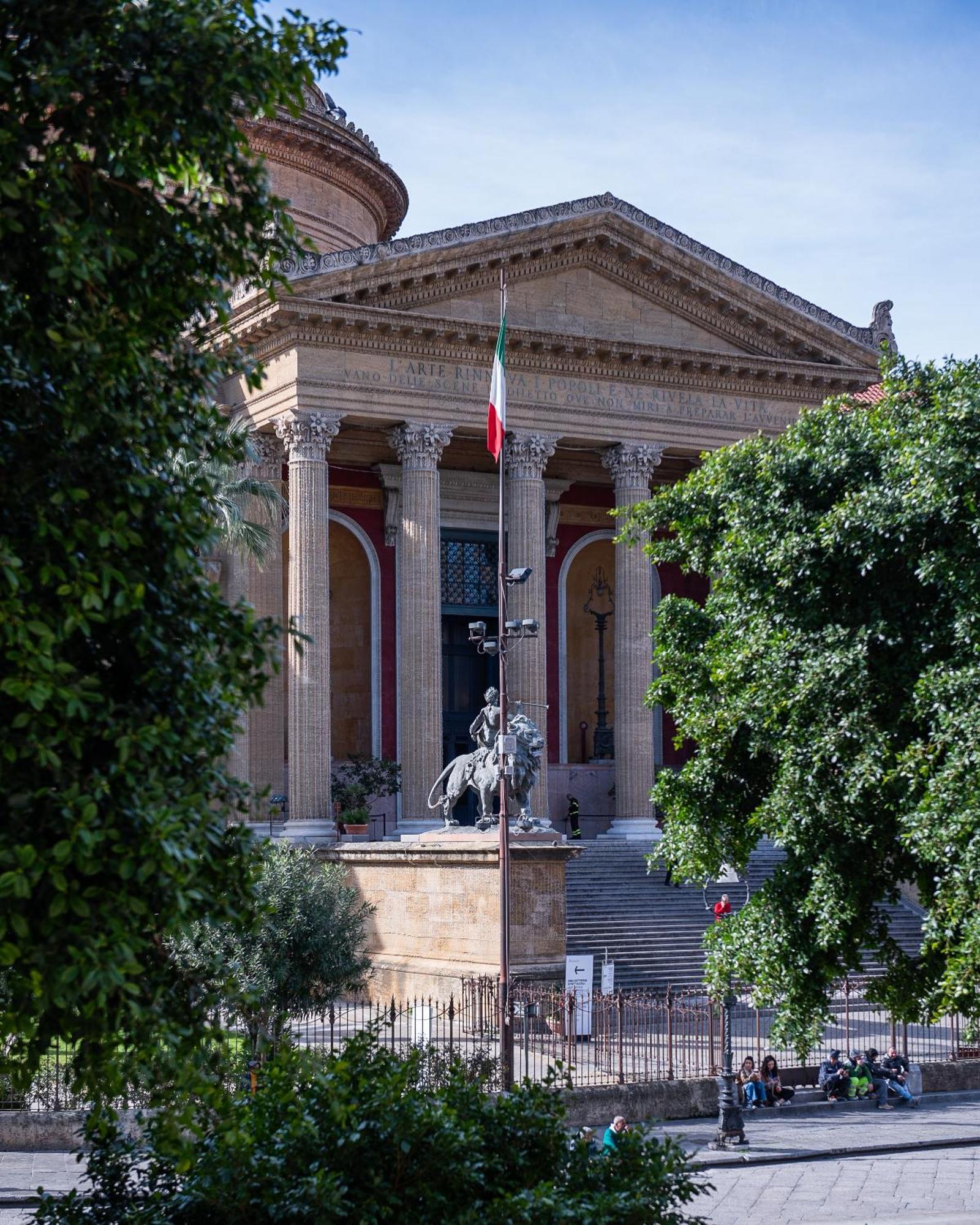Massimo Plaza Palermo