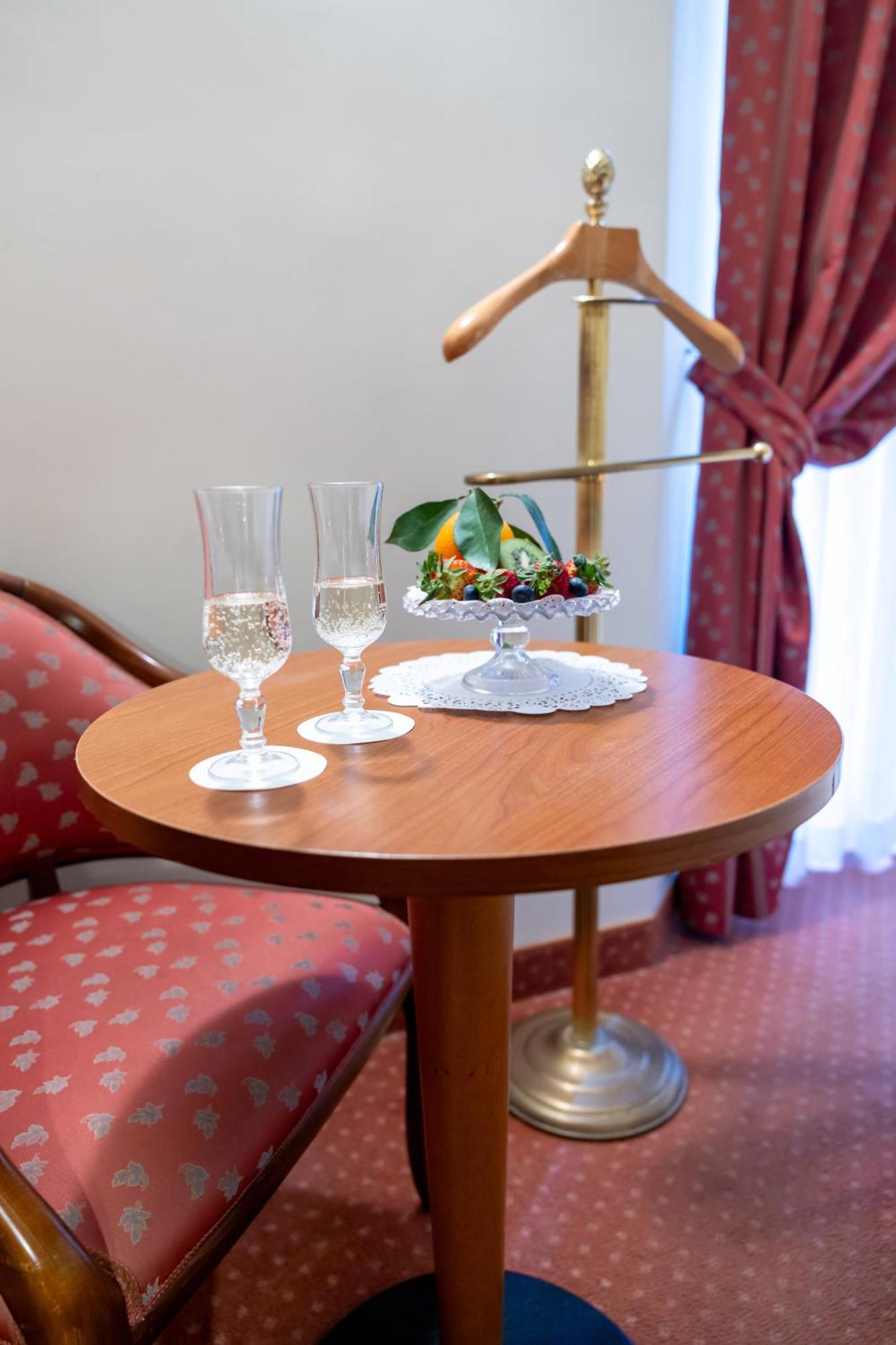 Massimo Plaza Hotel 4*
