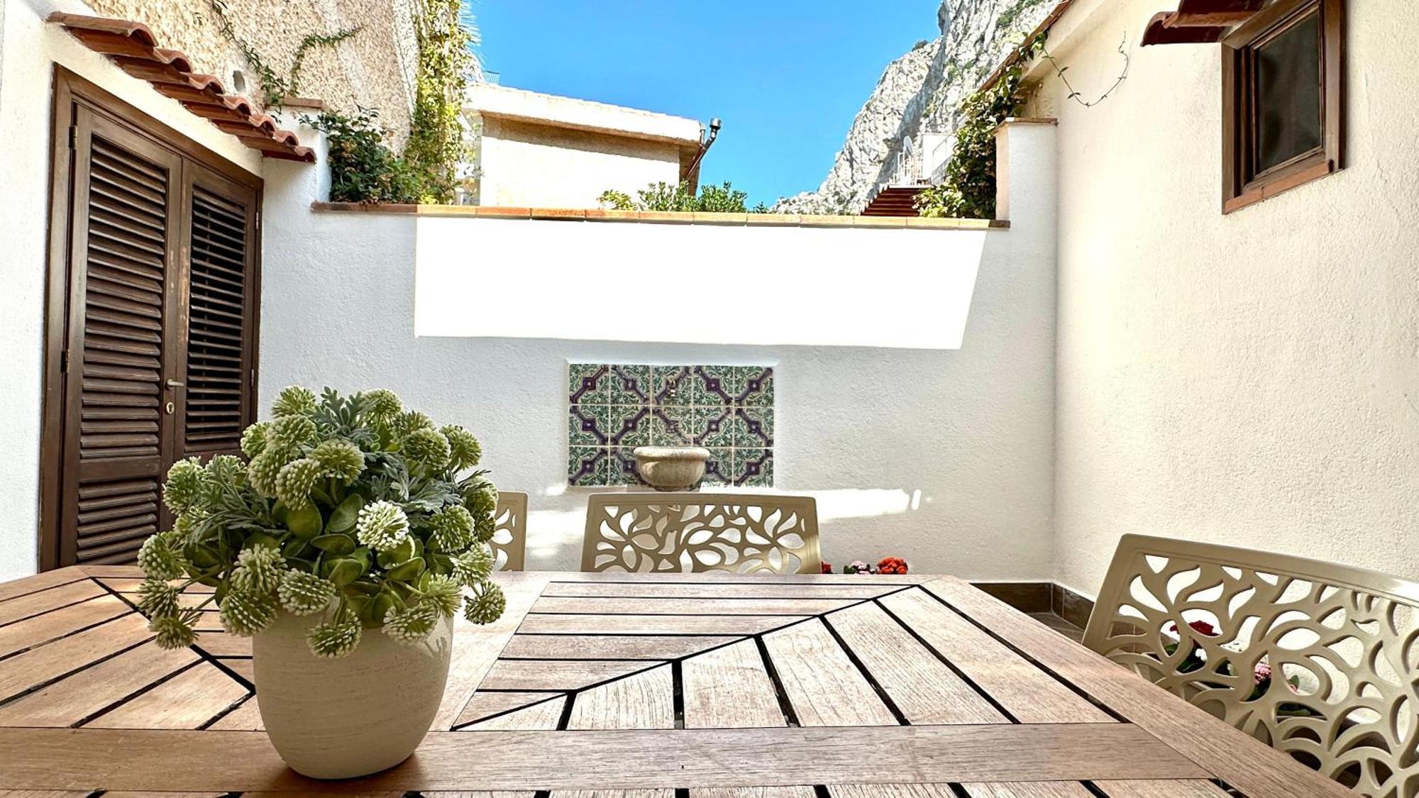 A Due Passi Dal Mare Mondello Addaura Con Terrazzo Holiday home Palermo
