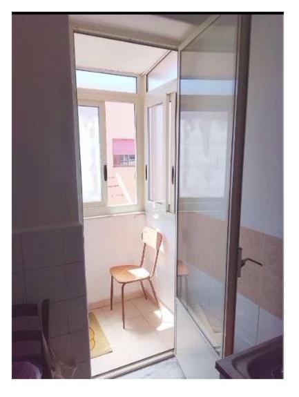 Apartment Thrifty, Quiet, Authentic With 2 Comfortable Single Beds *