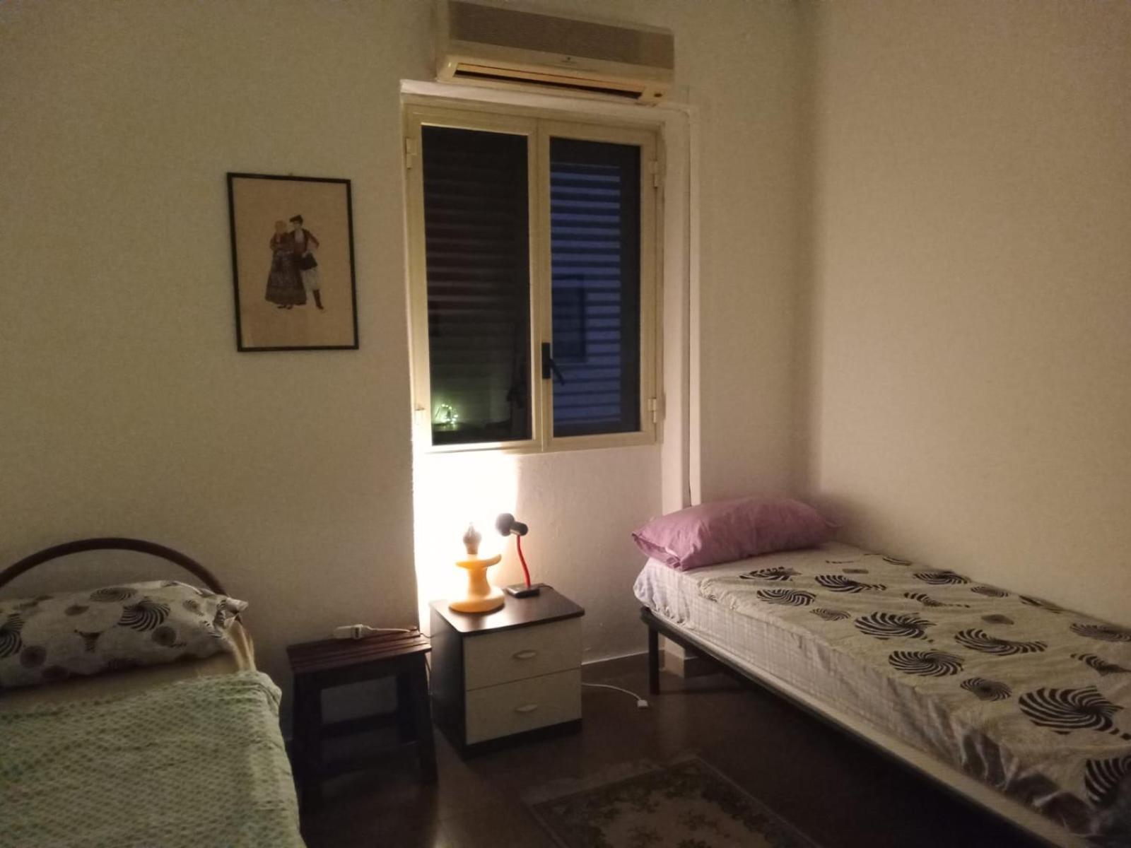 Thrifty, Quiet, Authentic With 2 Comfortable Single Beds * Palermo