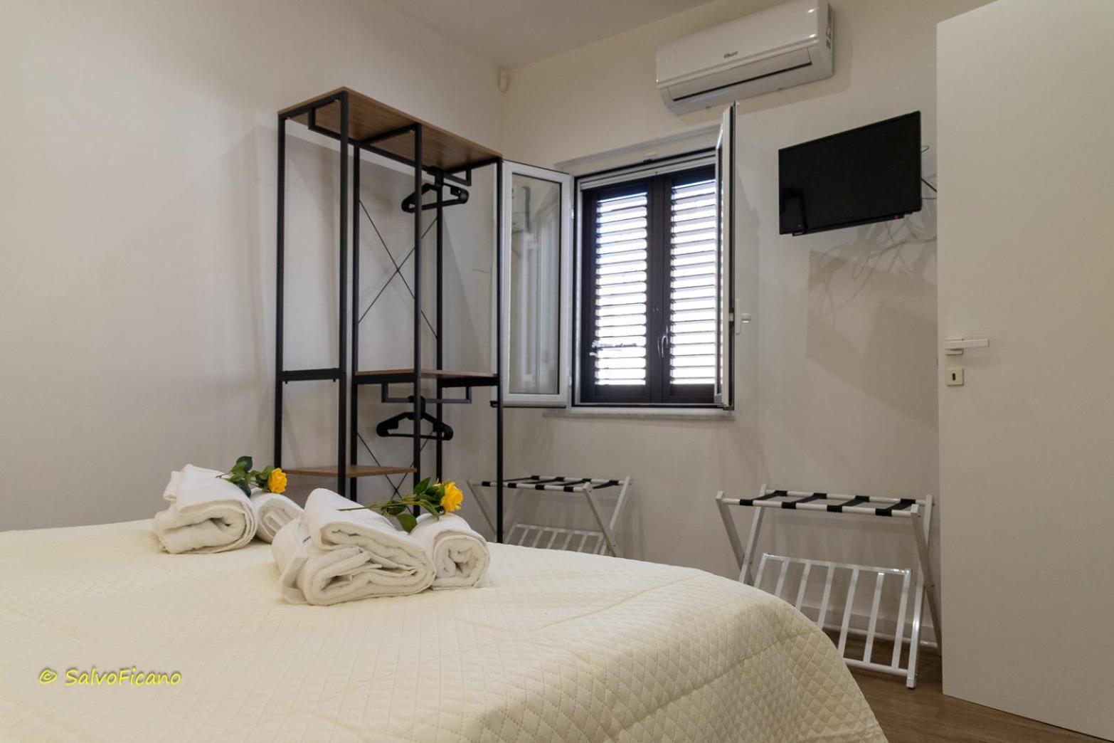 Gale Apartment *