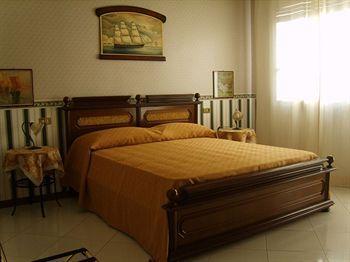 Bed & Breakfast Dietro Il Politeama 2*