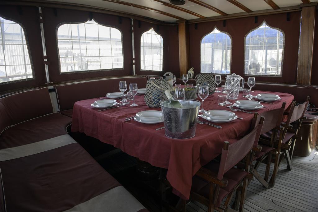 Botel Tersane Iv Vincitore 4 Di Bruno Barbieri Palermo
