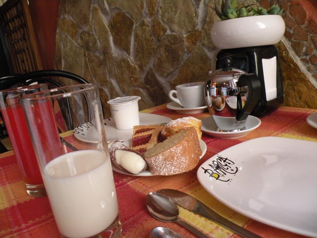 Josef Acomodação com café da manhã  3*