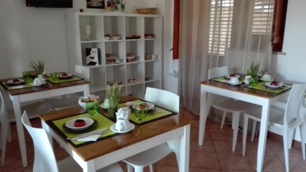 Acomodação com café da manhã  La Piazzetta 2*