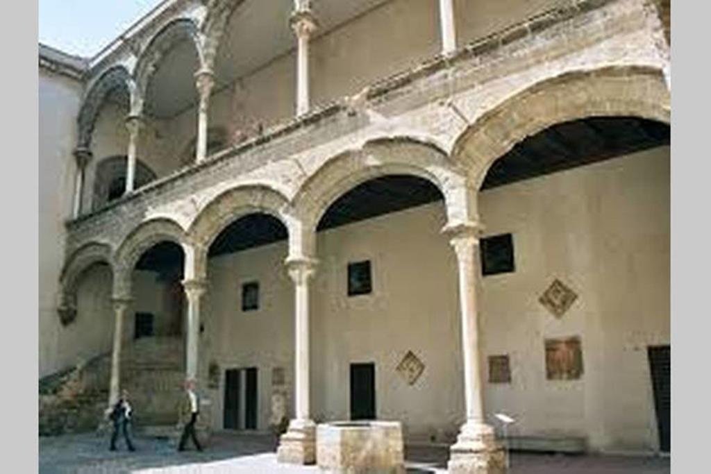 Piazza Marina Chic