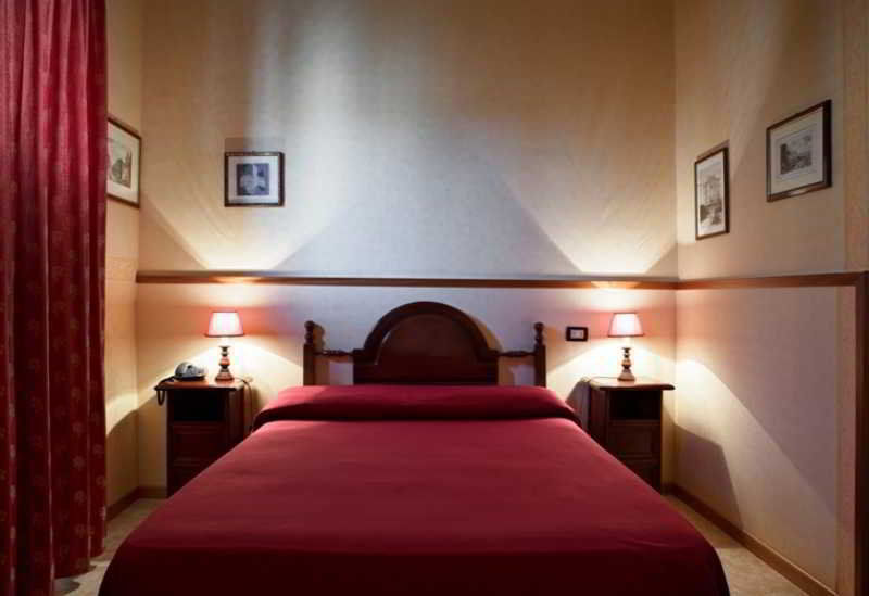 Esperia Hotel 3*