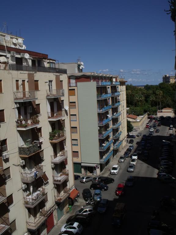 A Tre Passi Dal Centro *