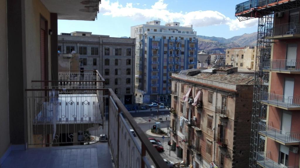 A Tre Passi Dal Centro *