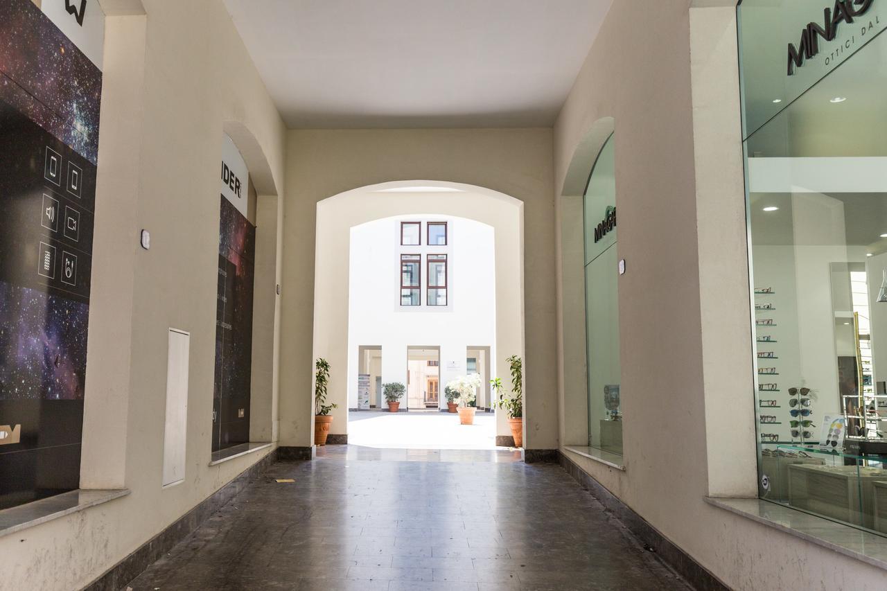 C, Palazzo Quaroni Palermo