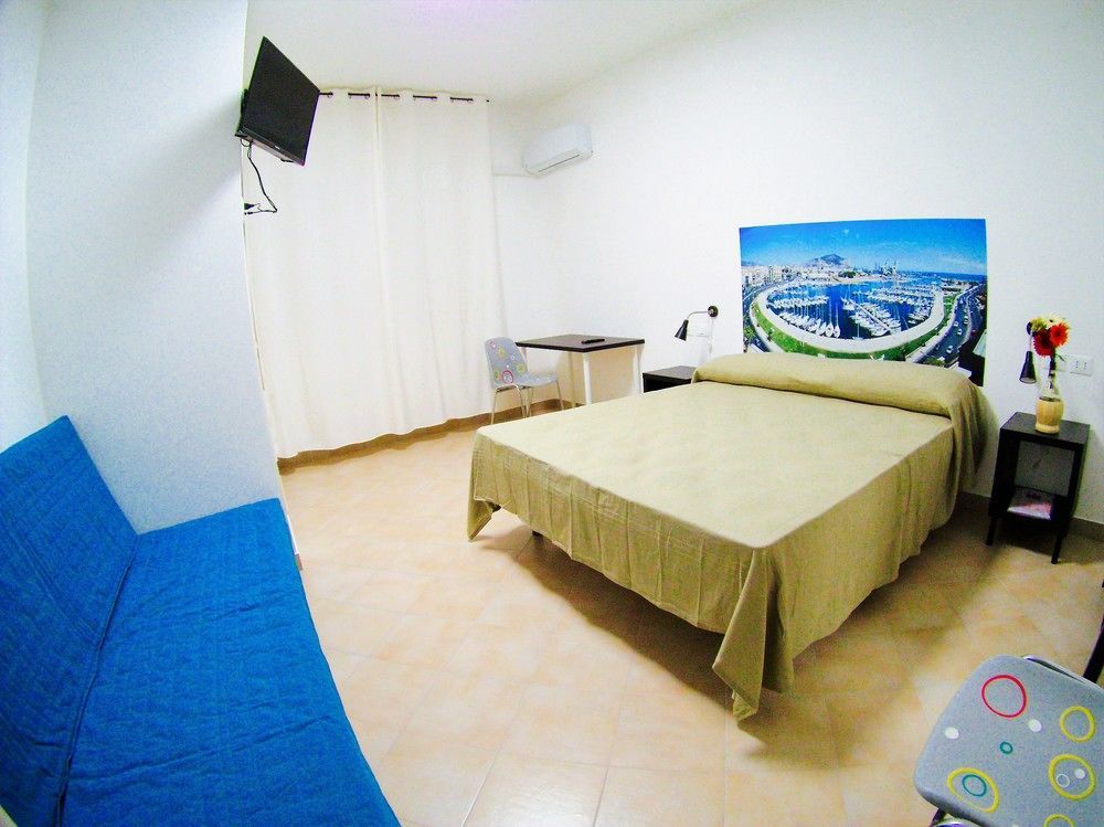 Bed & Breakfast Into 3*
