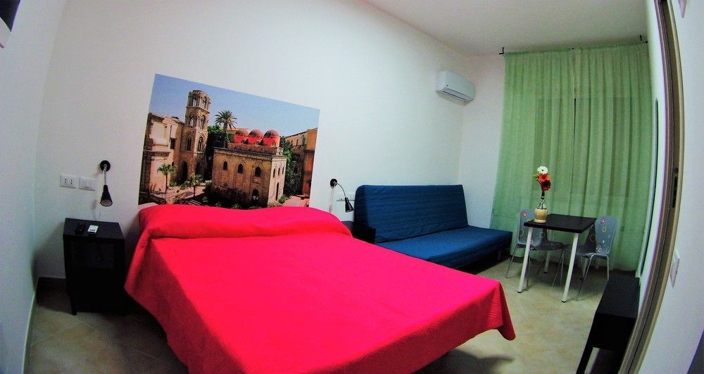 Bed & Breakfast Into 3*