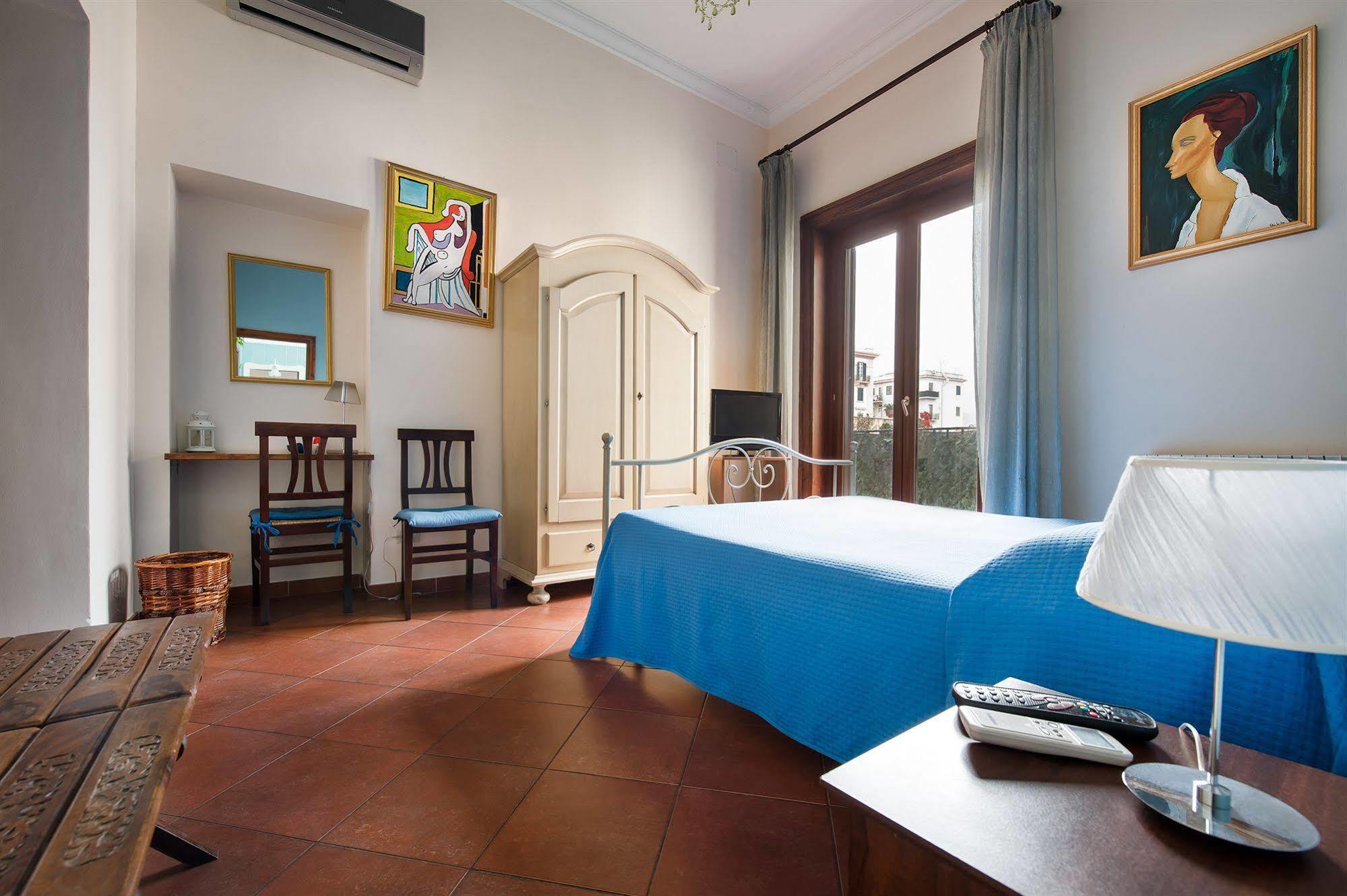 Bed & Breakfast Casa Degli Artisti 3*