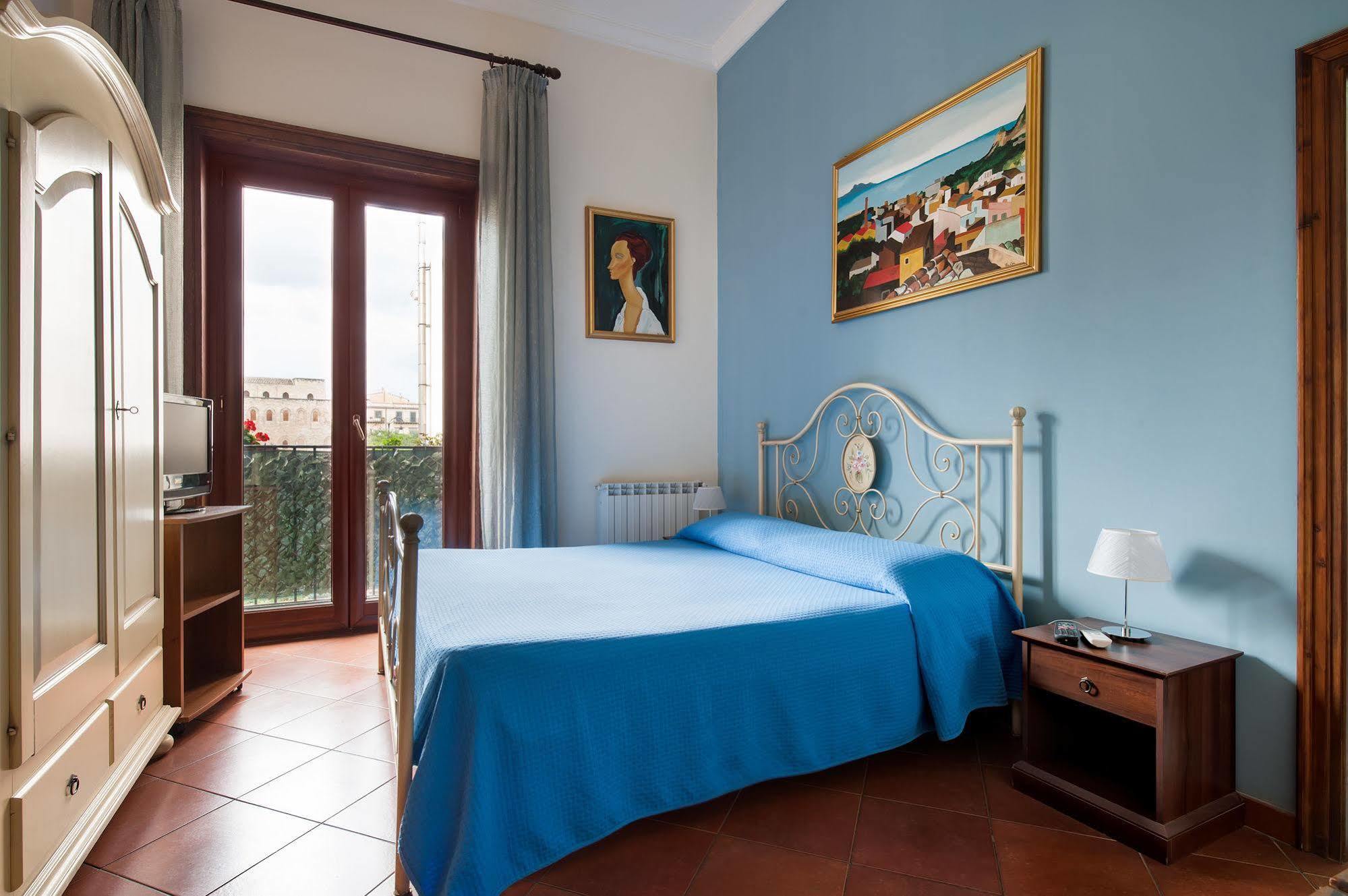 Casa Degli Artisti Bed & Breakfast 3*