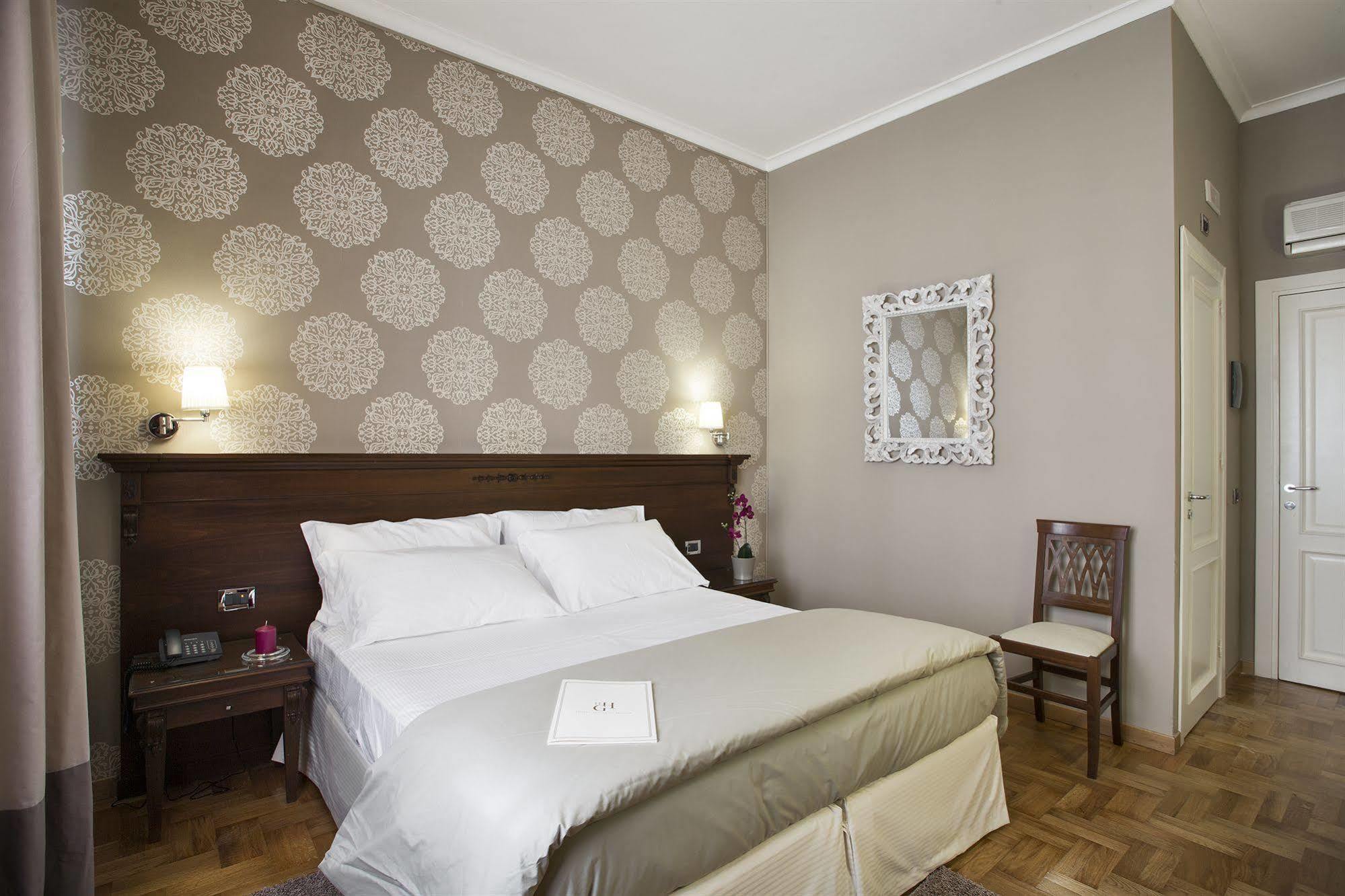 Hotel Gallery House 3*