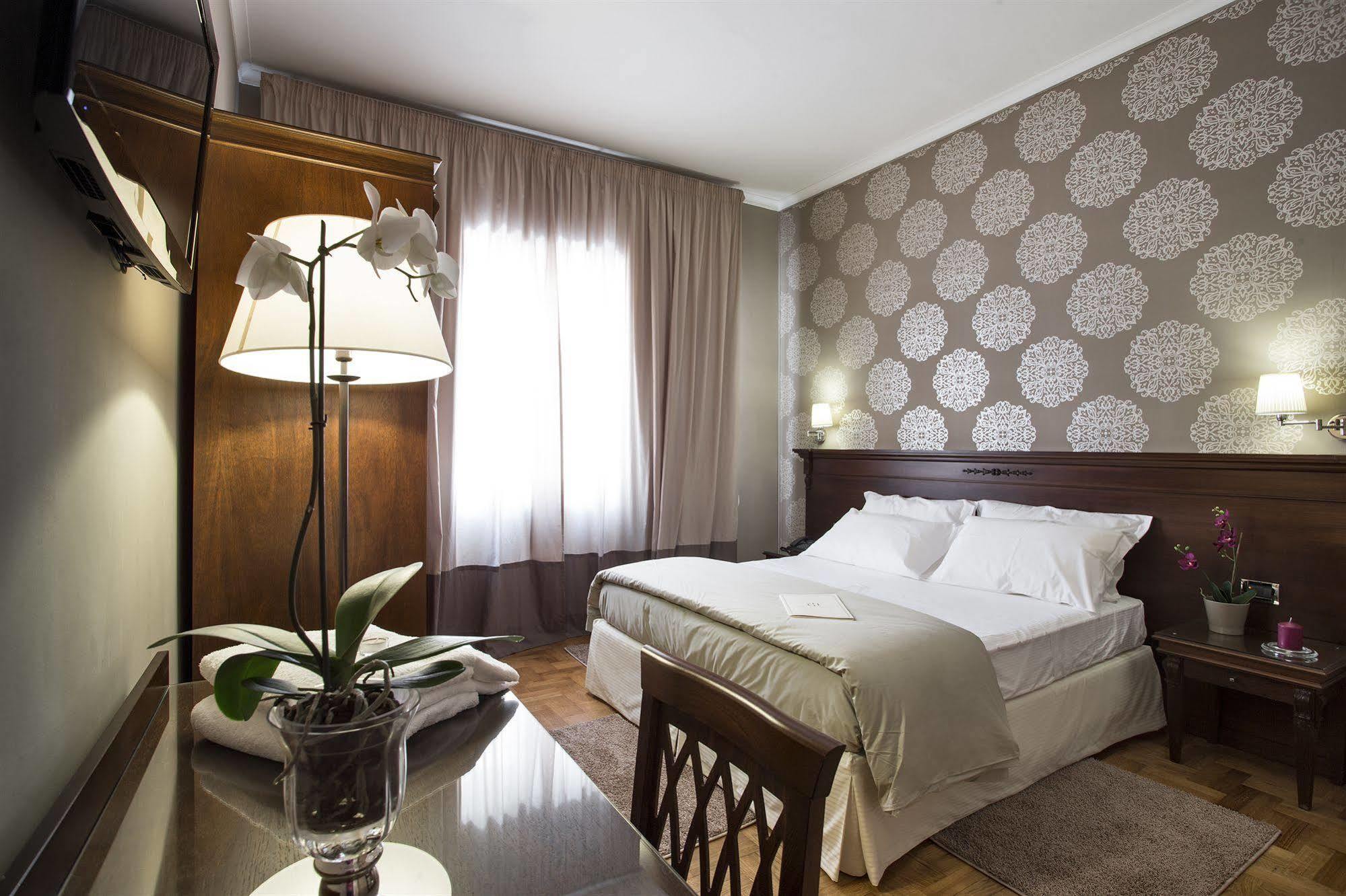 Hotel Gallery House 3*