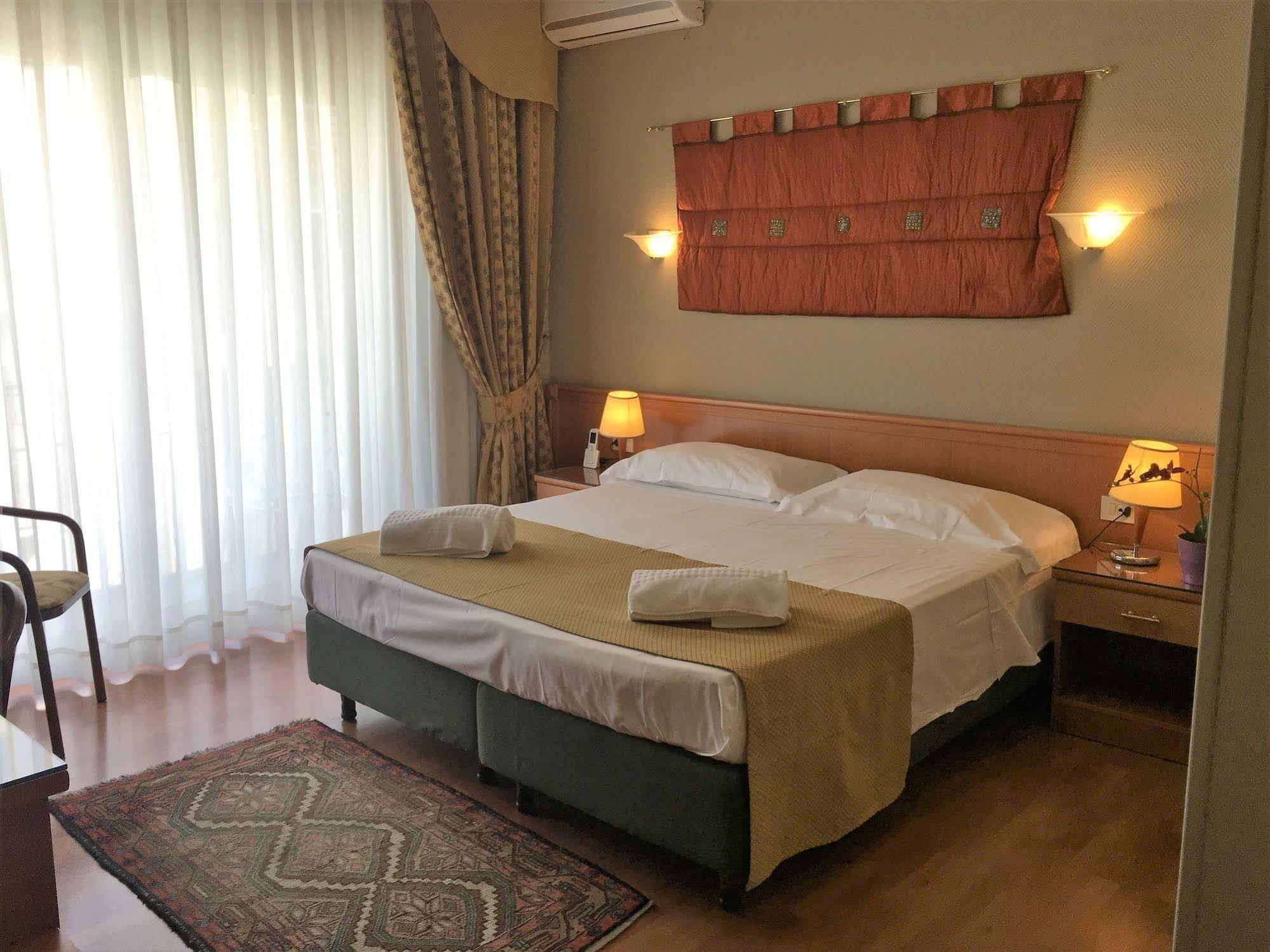 Gallery House Hotel 3*