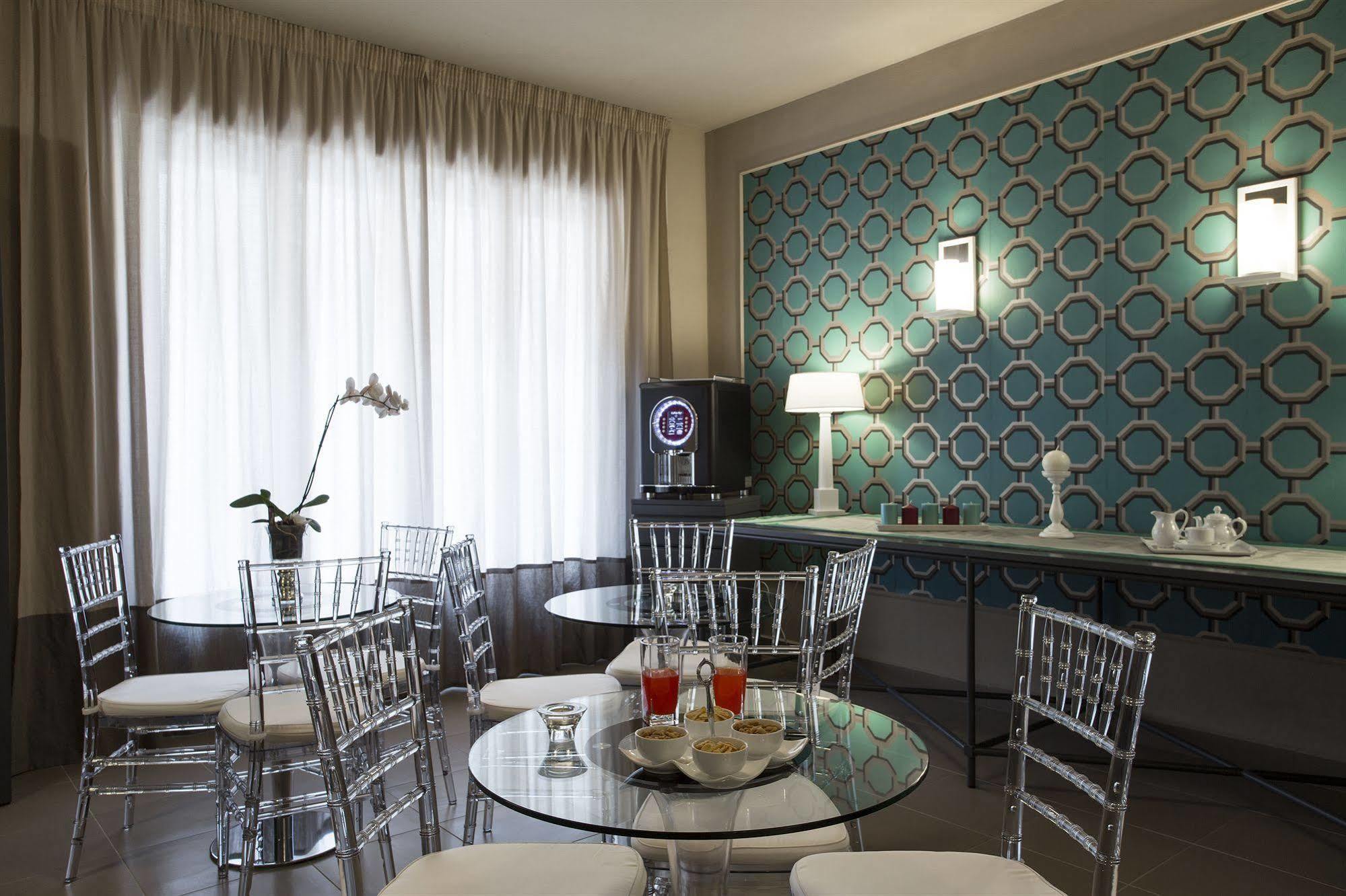 Gallery House 3*