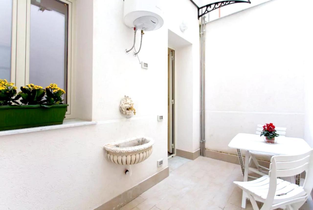 Piazzetta Nicolo Tudisco 1 *