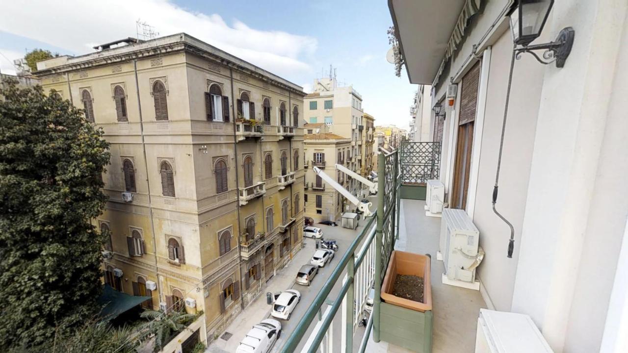 Dietro Il Politeama Palermo