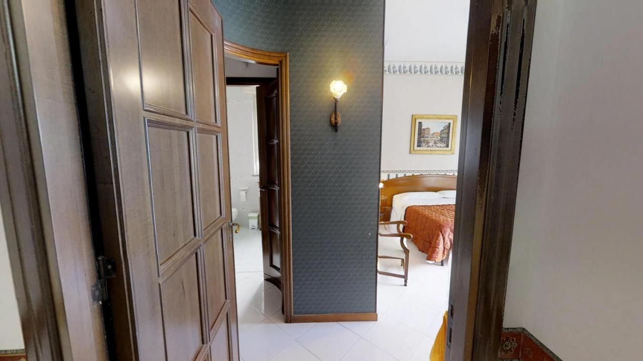 Dietro Il Politeama Palermo