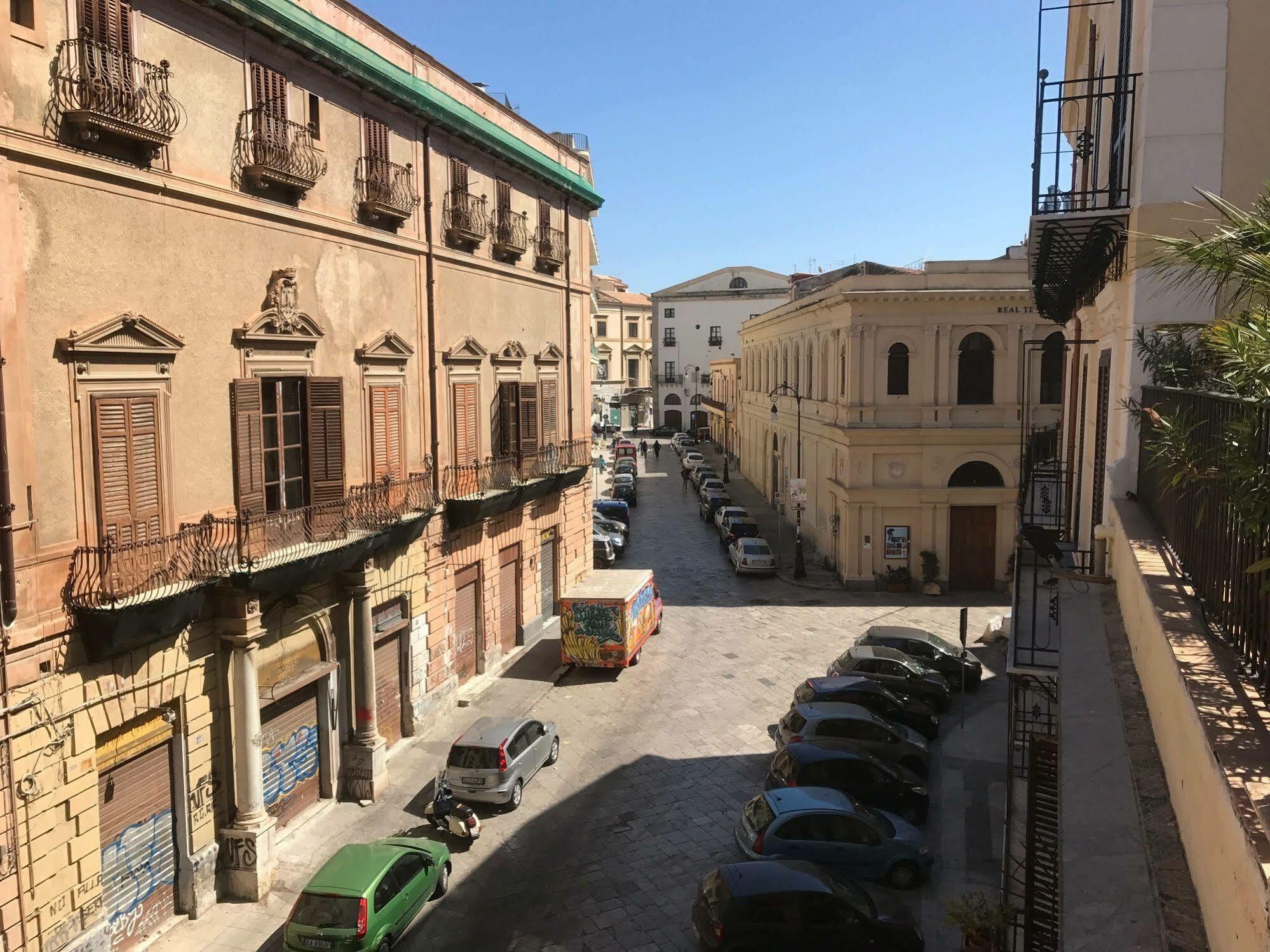 Palermit'amo Acomodação com café da manhã  2*