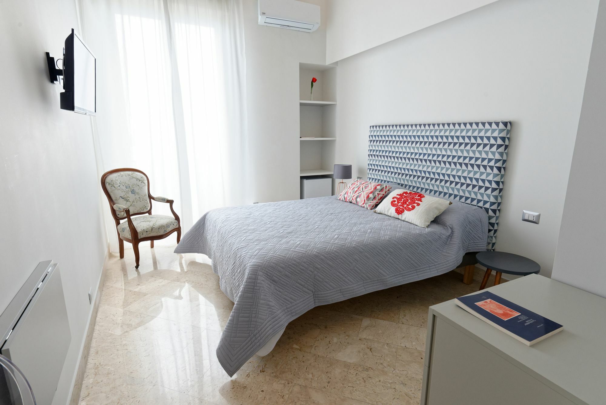 Questa Casa Non E'un Bed & Breakfast