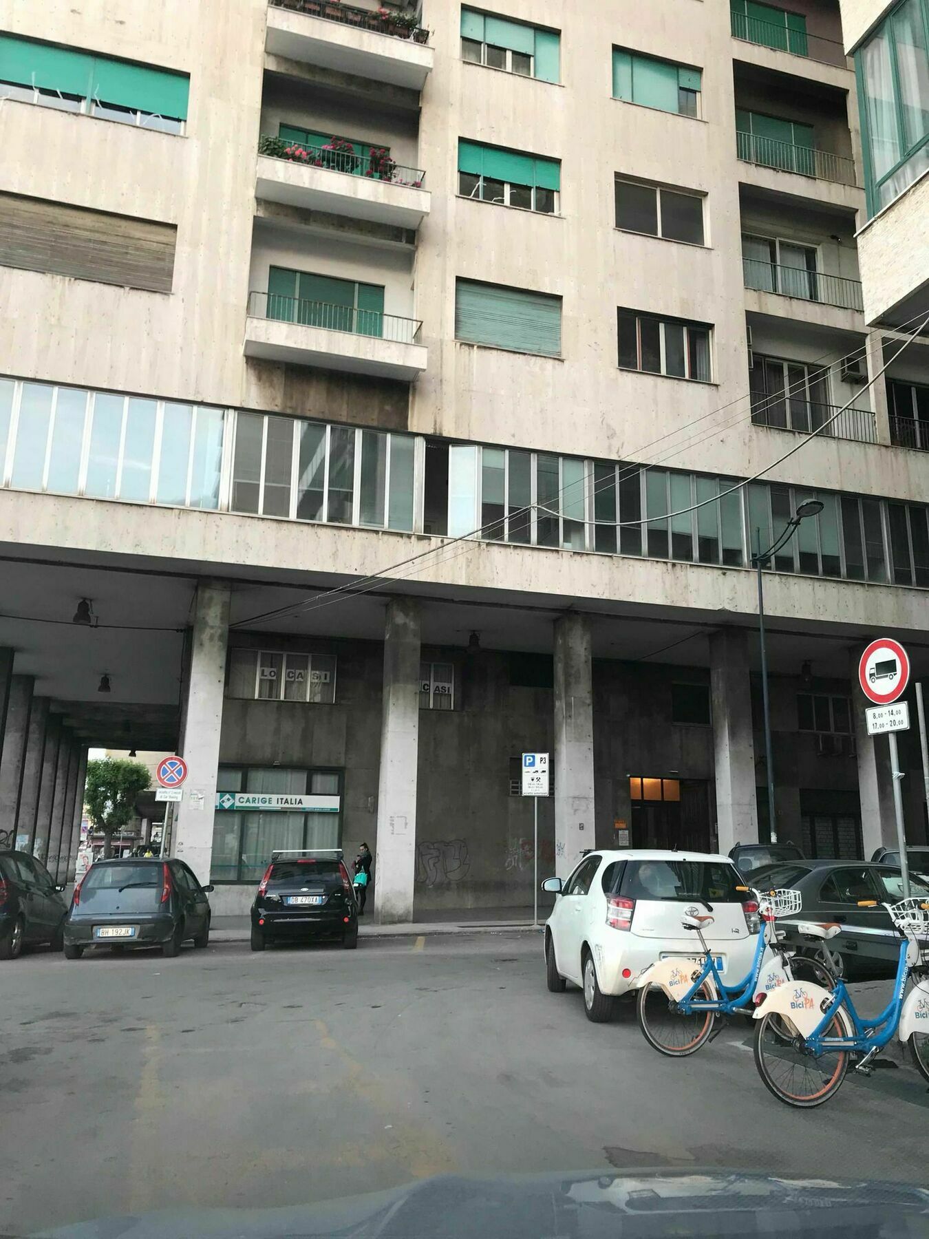 Questa Casa Non E'un 3* Palermo