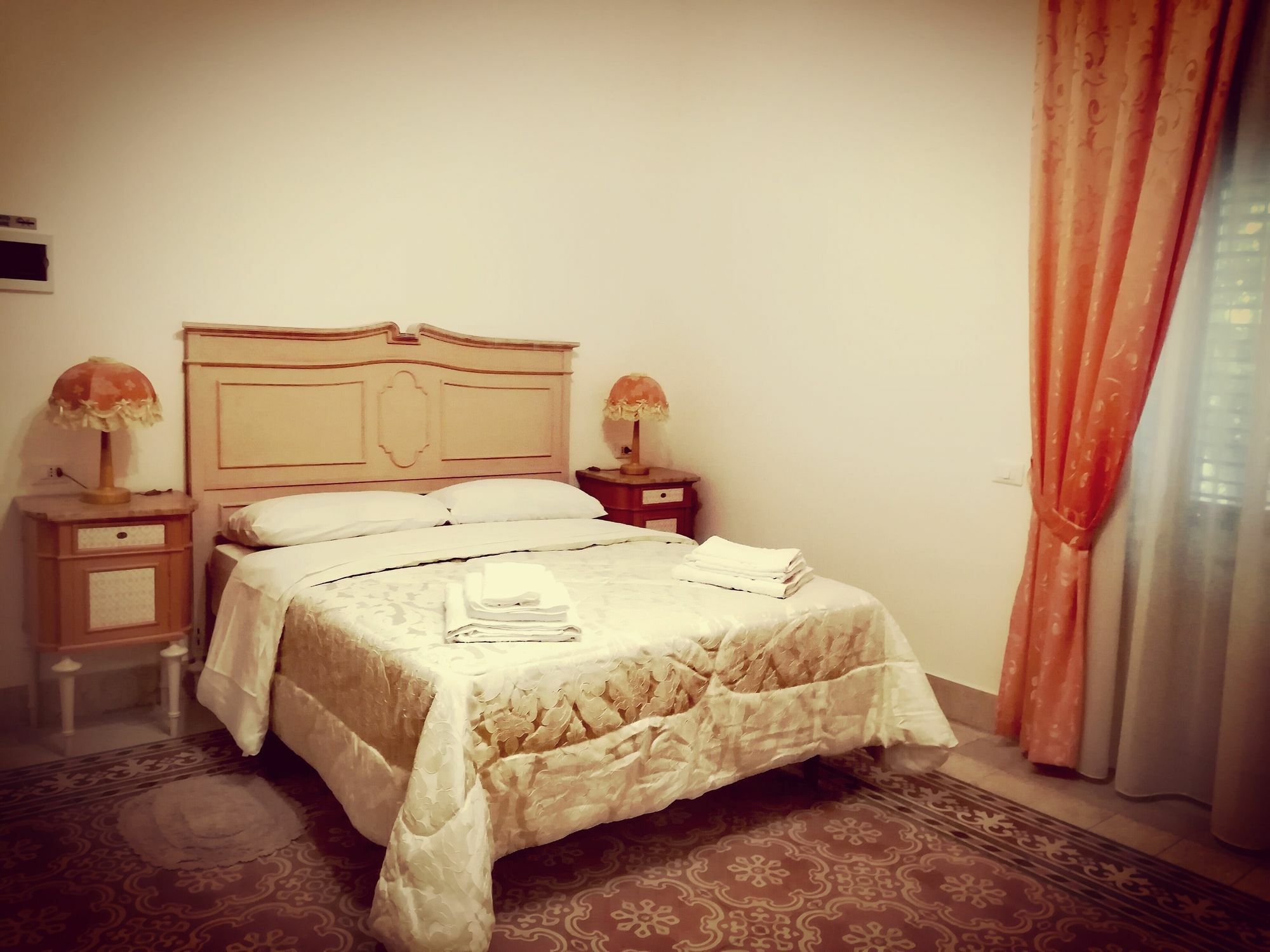Le Rose Del Viale *