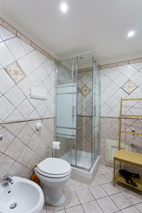 Lampionelli House *