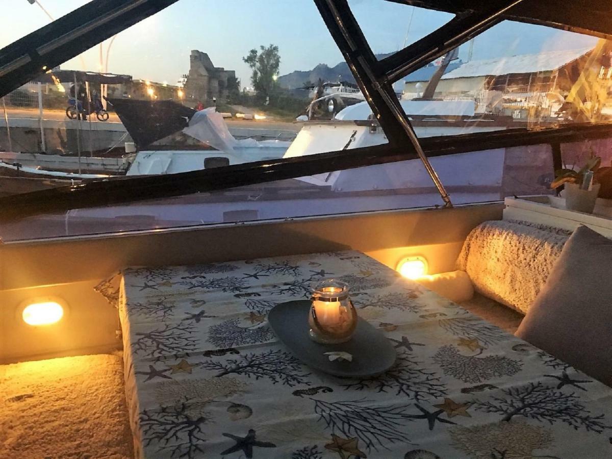 Desire Charming House Boat *