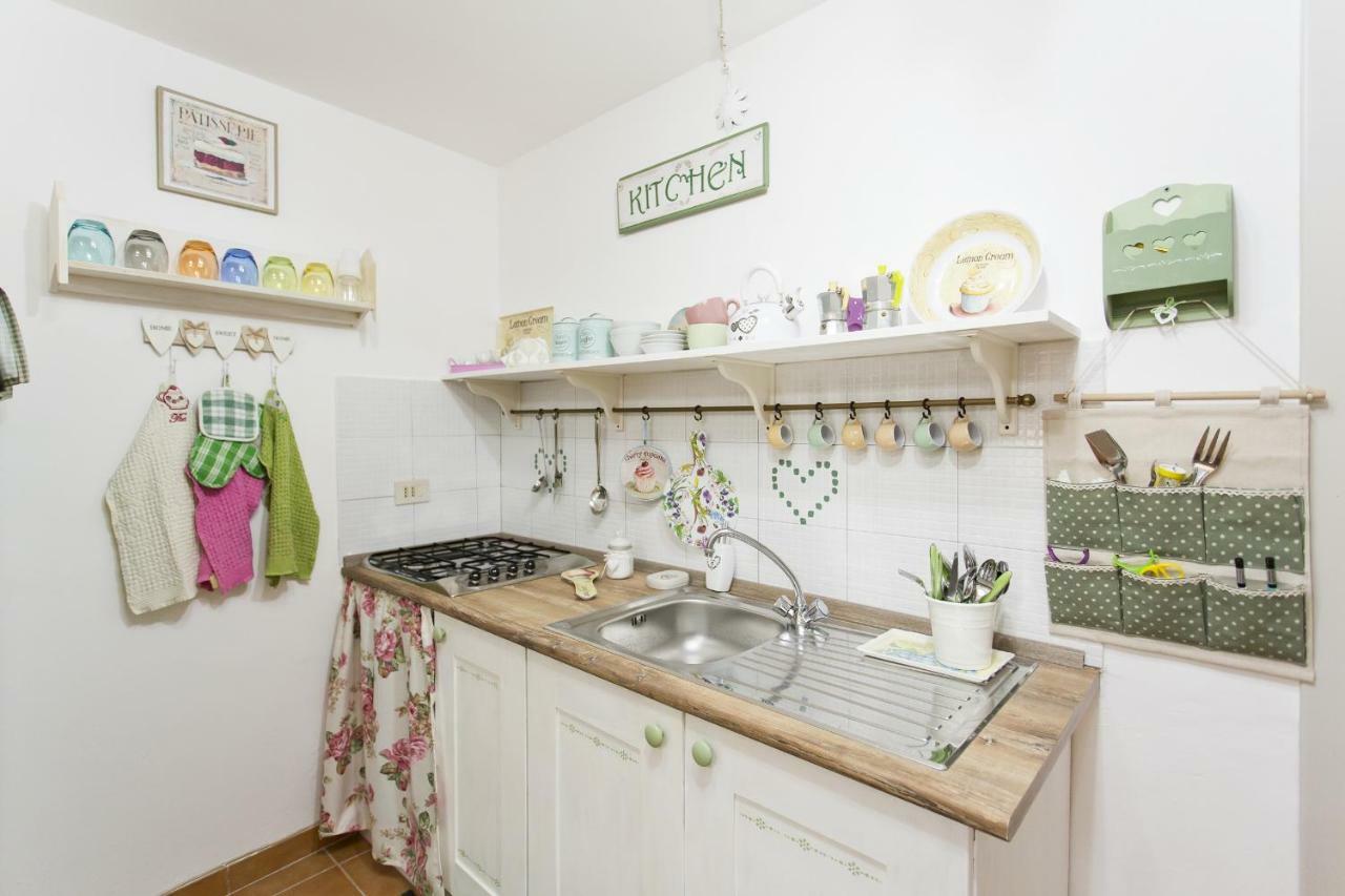 Apartment Little House Inside Capo's Market Palermo