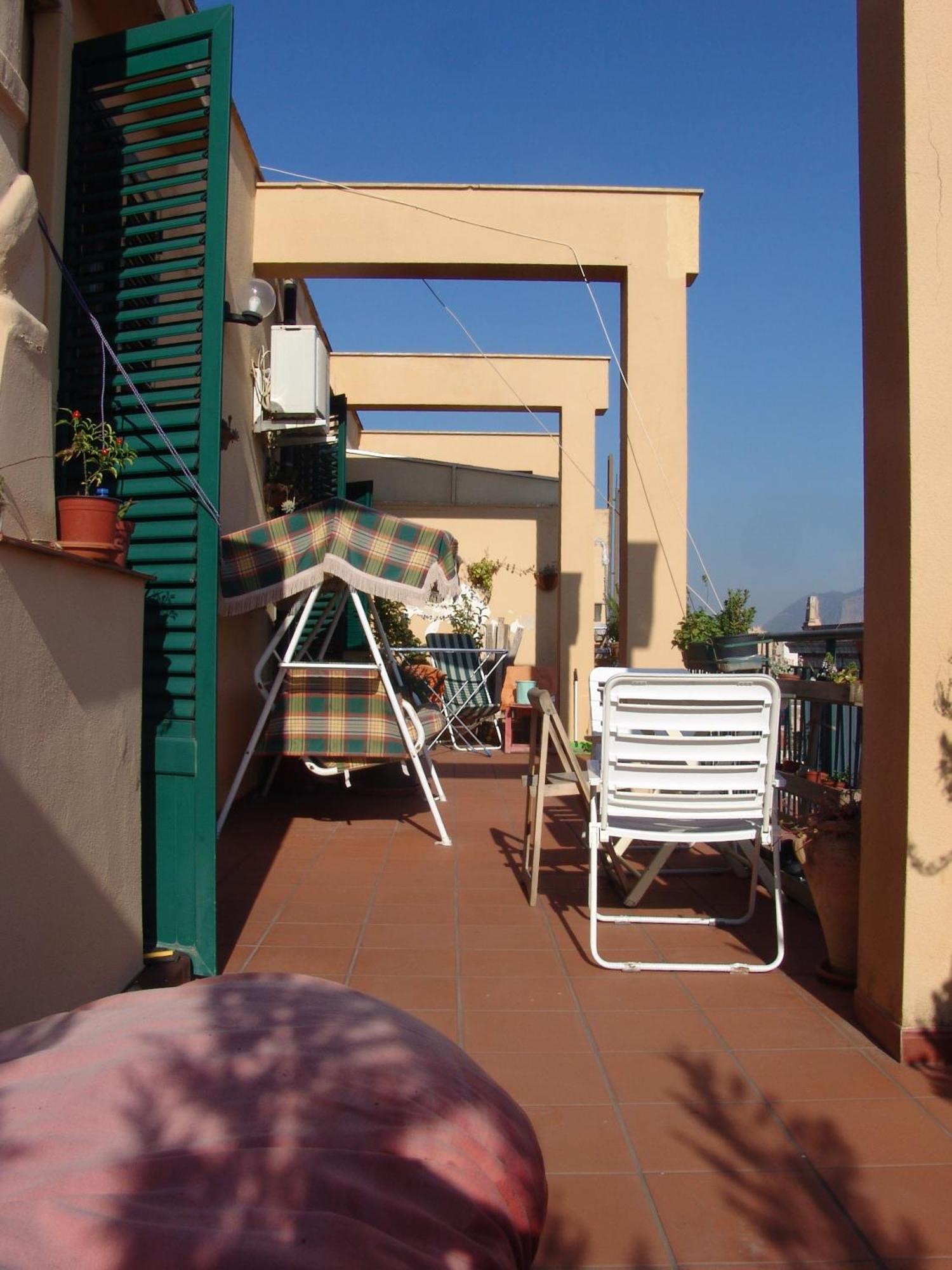Camera-attico Luminoso Con Terrazza