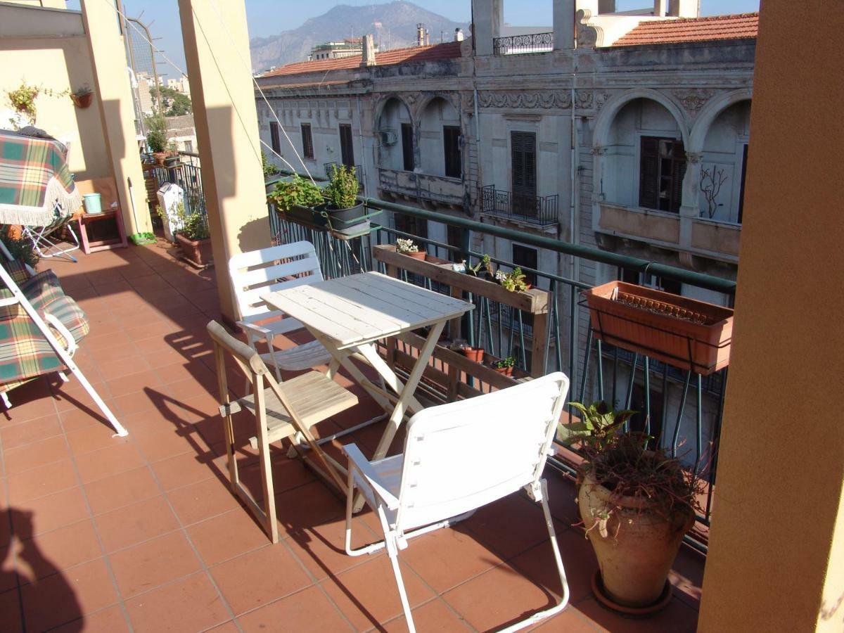 Camera-attico Luminoso Con Terrazza Palermo