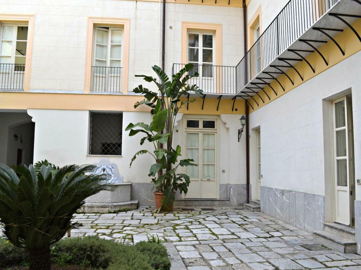 Castrofilippo Apartment