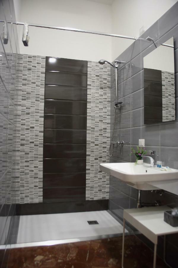 Mantegna Guest house 2*