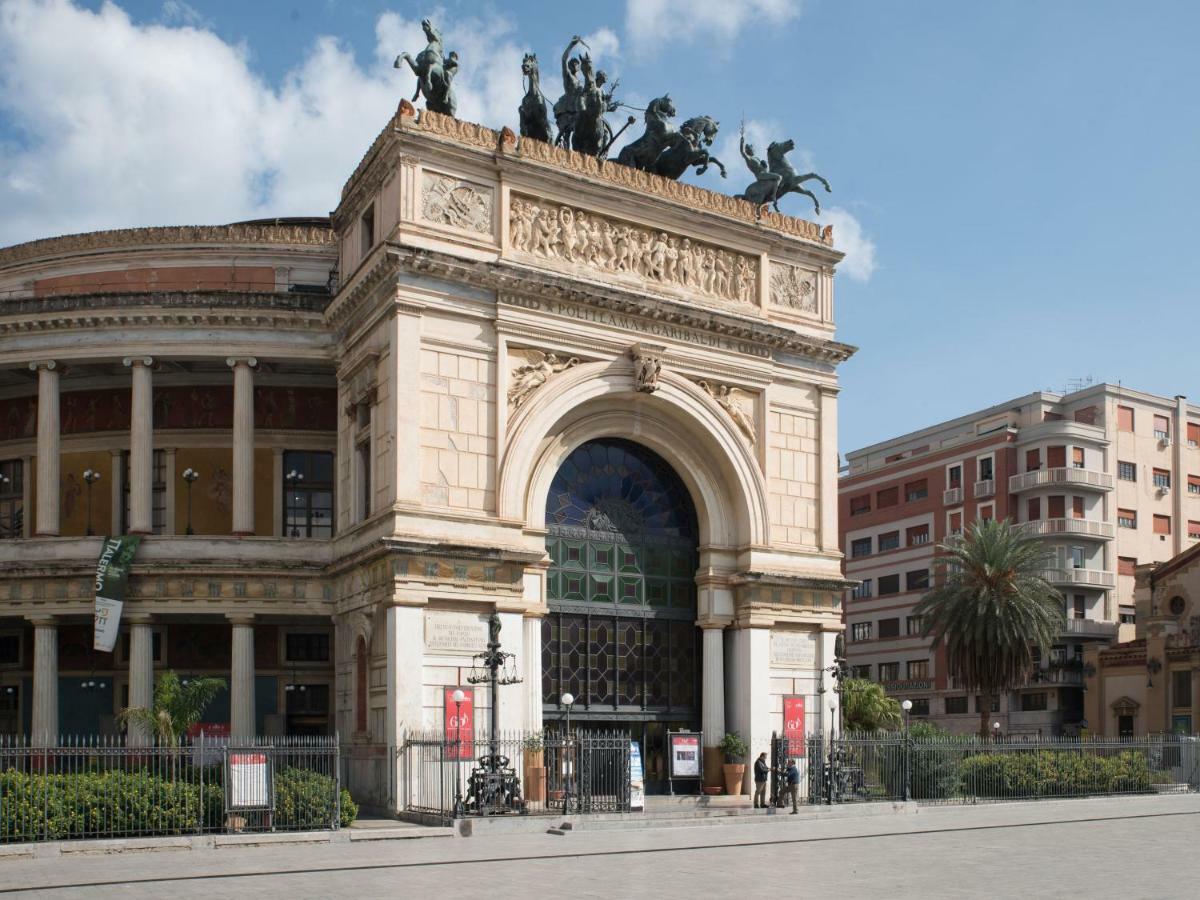 Casa Moneka Politeama *