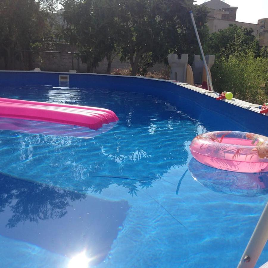 Holiday home White Home. Casa Relax, Piscina, Free Wi-fi & Posto Auto.
