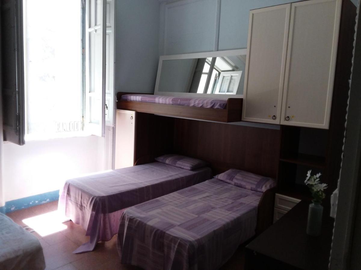 Hostel Lgb Students And Youth Tourists - New Friends Loves Flirt Adventures